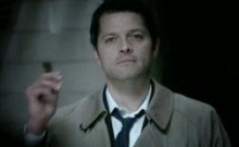 【邪恶力量】美剧GIF 天使男一个响指爆了女恶魔的头！-GIF发源地