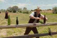 【死在西部的一百万种方式】电影gif 我说大哥，你的准星是有多差？-GIF发源地