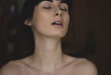 老公「做爱至少1小时」做到痛! 她假高潮只想快点结束-GIF发源地