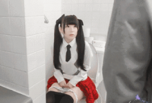 上厕所要敲门啊，里面有人知不知道！？-GIF发源地