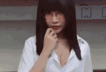 求这个眼镜妹子出处-GIF发源地