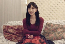 一张小脸一对小巧可爱的小白兔 真是可爱无敌了-GIF发源地